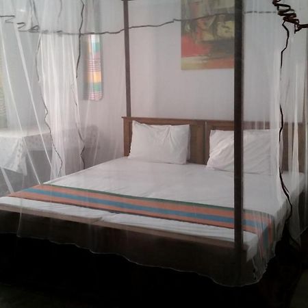 Chelli Homestay Negombo Exterior photo