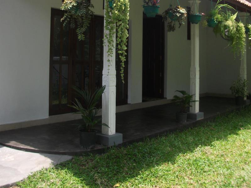 Chelli Homestay Negombo Exterior photo