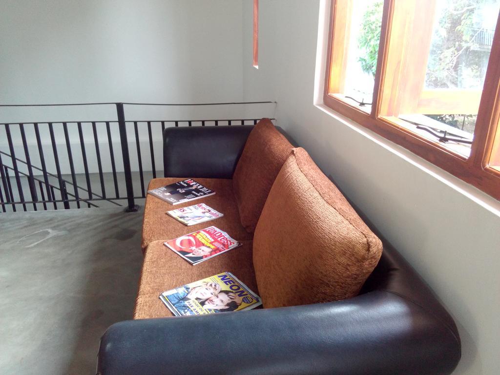 Chelli Homestay Negombo Exterior photo