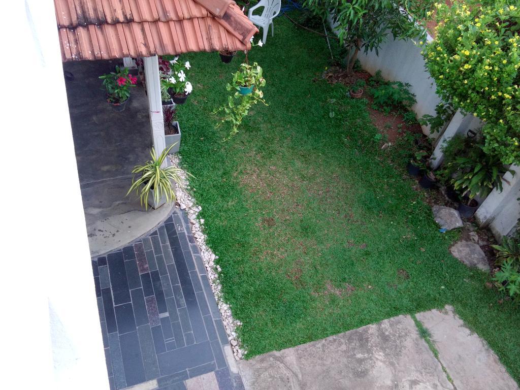 Chelli Homestay Negombo Exterior photo