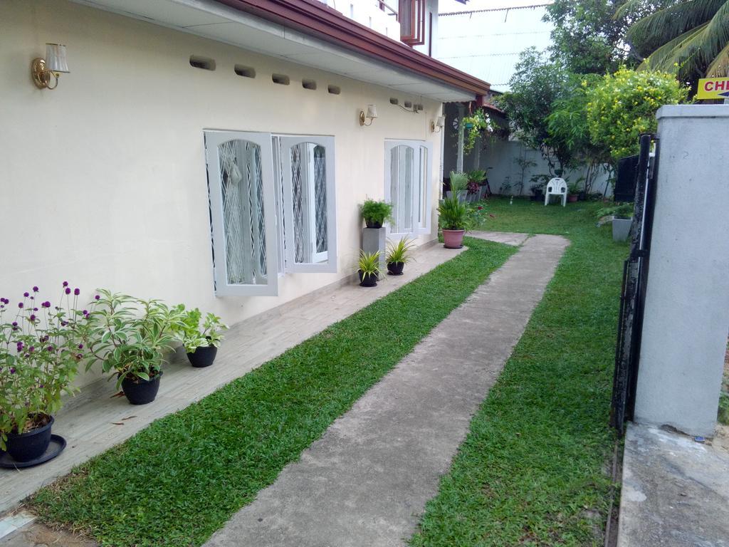 Chelli Homestay Negombo Exterior photo