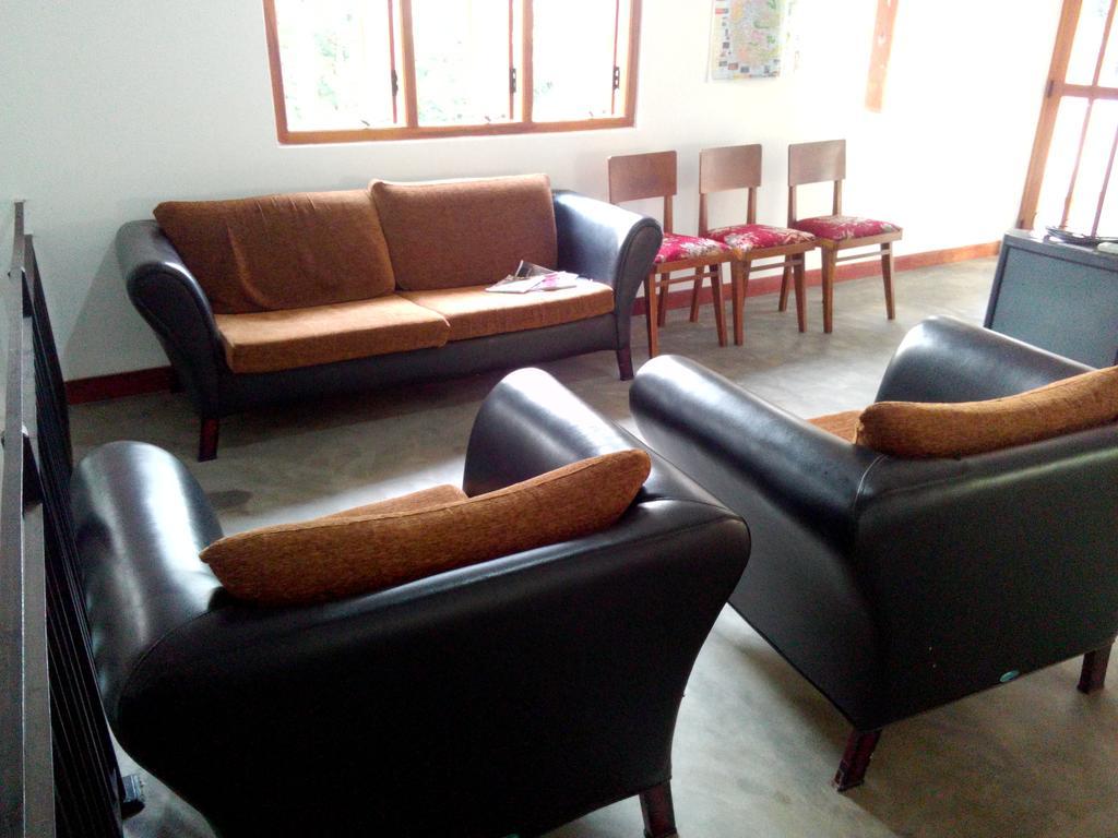 Chelli Homestay Negombo Exterior photo