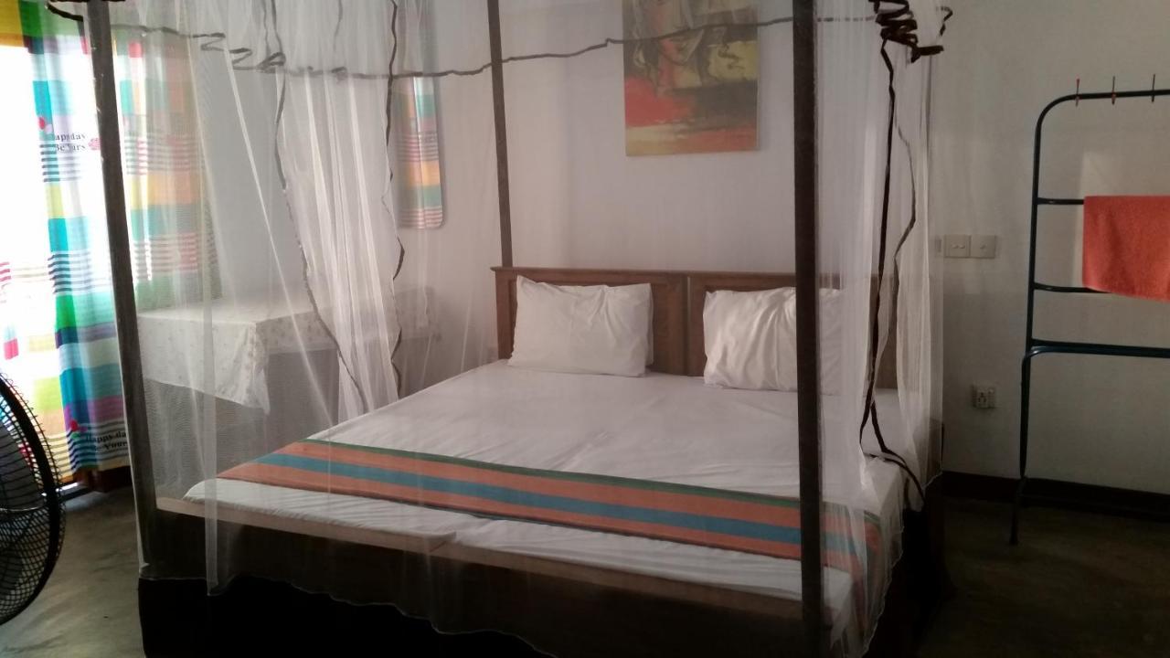 Chelli Homestay Negombo Exterior photo