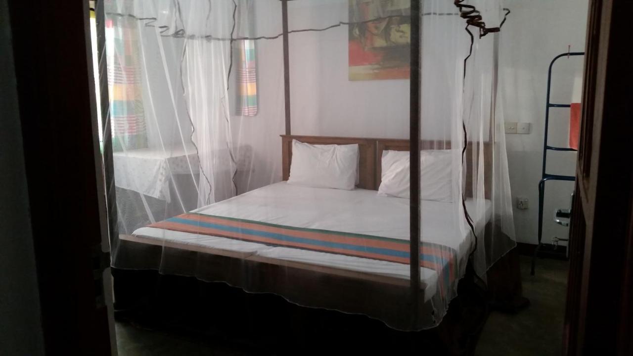 Chelli Homestay Negombo Exterior photo
