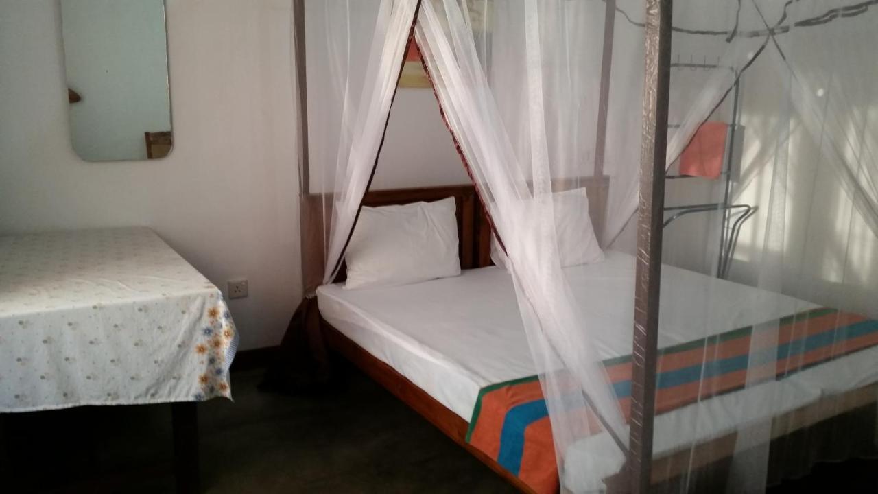 Chelli Homestay Negombo Exterior photo